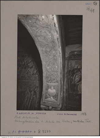 Vorderseite von Bibliotheca Hertziana [https://www.deutsche-digitale-bibliothek.de/content/lizenzen/rv-fz/] Szenen aus dem Neuen Testament und ProphetenNordwand: Szenen aus dem Leben Christi und ProphetenDekoration der BogenlaibungenOrnamentband mit aus Vasen aufsteigenden und sich verflechtenden Ranken - Westlicher Teil, bh069952_recto. Foto: Sansaini, Renato.