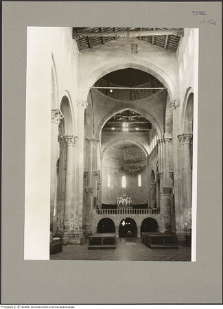 Vorderseite von Hanke (Bonn) [https://www.deutsche-digitale-bibliothek.de/content/lizenzen/rv-ez/] Pieve di Santa Maria - Presbyterium und Krypta von Westen, bh069987_recto. Foto: Hanke, Heinz.