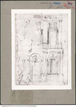 Vorderseite von Kunstbibliothek [https://www.deutsche-digitale-bibliothek.de/content/lizenzen/rv-ez/] Codex Destailleur DPalazzo Niccolini: Zwei Achsen der Hoffassade und Profile der Gesimse - , bh070216_recto. Foto.