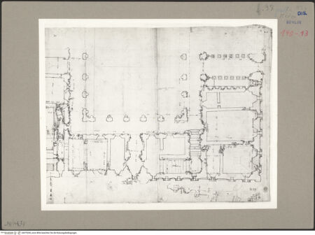 Vorderseite von Kunstbibliothek [https://www.deutsche-digitale-bibliothek.de/content/lizenzen/rv-ez/] Codex Destailleur DPalazzo Farnese: Grundriss des Erdgeschosses - rechte Bildhälfte, bh070260_recto. Foto.