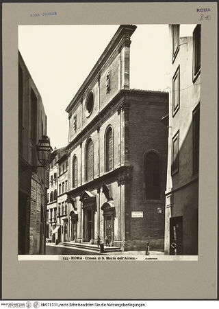Vorderseite von Alinari [https://www.deutsche-digitale-bibliothek.de/content/lizenzen/rv-ez/] Santa Maria dell'AnimaFassade - Ansicht von Nordosten, bh071511_recto. Foto.