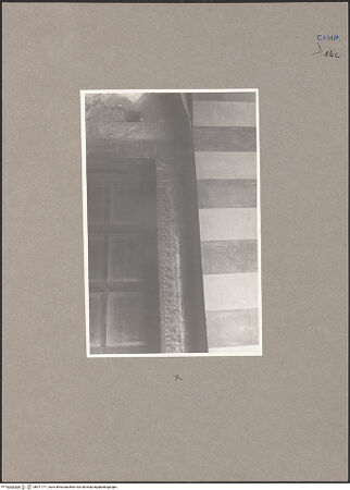 Vorderseite von Urban [https://www.deutsche-digitale-bibliothek.de/content/lizenzen/rv-ez/] Rahmung des Portals - Rechte Seite, bh071771_recto. Foto: Urban, Thomas.