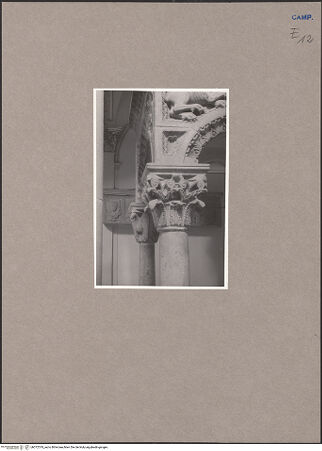 Vorderseite von Urban [https://www.deutsche-digitale-bibliothek.de/content/lizenzen/rv-ez/] Kanzelförmiger AmboSäulen, Kapitelle und Tragfigur - Kapitell, bh072519_recto. Foto: Urban, Thomas.