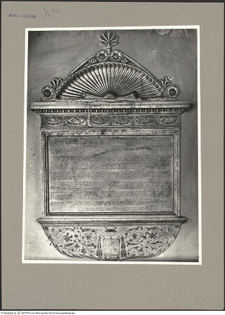 Vorderseite von ICCD [https://rightsstatements.org/page/CNE/1.0/] Inschriftentafel: Kapellenprivileg an Diego Melendes Valdes (gest. 1506) - Gesamtaufnahme, bh073075_recto. Foto.