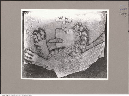 Vorderseite von Sopr. BAS NA [https://www.deutsche-digitale-bibliothek.de/content/lizenzen/rv-ez/] Relief mit Löwe - Gesamtansicht, bh073866_recto. Foto.