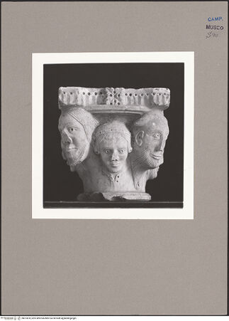 Vorderseite von Sopr. Gall. Napoli [https://www.deutsche-digitale-bibliothek.de/content/lizenzen/rv-ez/] Figurenkapitell - Frontalansicht, bh073878_recto. Foto.