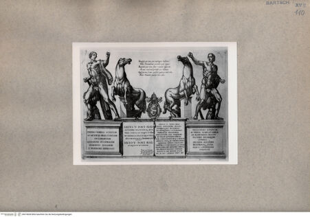 Vorderseite von  [http://creativecommons.org/publicdomain/mark/1.0/] Statuen Alexanders des Großen - , bh074838. Foto.