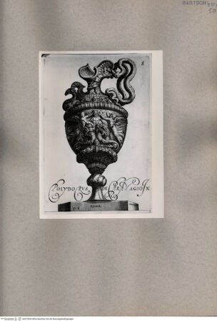 Vorderseite von  [http://creativecommons.org/publicdomain/mark/1.0/] Die Vase - , bh075049. Foto.