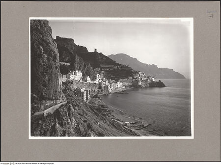 Vorderseite von ICCD [https://www.deutsche-digitale-bibliothek.de/content/lizenzen/rv-ez/] Hafen, Blick nach Süden, bh078291_recto. Foto.