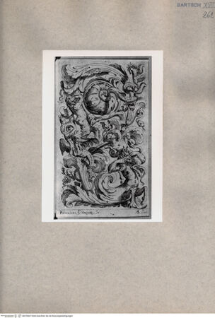 Vorderseite von  [http://creativecommons.org/publicdomain/mark/1.0/] Groteske mit Satyr - , bh078667. Foto.