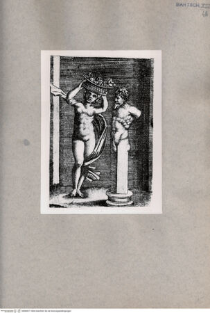 Vorderseite von  [http://creativecommons.org/publicdomain/mark/1.0/] Nymphe neben einer Pan-Skulptur - , bh080071. Foto.