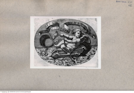 Vorderseite von  [http://creativecommons.org/publicdomain/mark/1.0/] Amor flieht über das Meer - , bh080088. Foto.