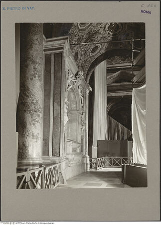 Vorderseite von unbekannt [https://www.deutsche-digitale-bibliothek.de/content/lizenzen/rv-fz/] San Pietro - rechtes (nördliches) Seitenschiff, Anschluss an den Kuppelpfeiler, bh080254_recto. Foto.
