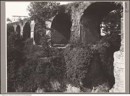 Vorderseite von ICCD [https://www.deutsche-digitale-bibliothek.de/content/lizenzen/rv-ez/] Ponte degli Aurunci - Ansicht von Nordosten, bh082550_recto. Foto.