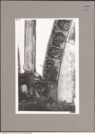 Vorderseite von ICCD [https://www.deutsche-digitale-bibliothek.de/content/lizenzen/rv-ez/] Archivolte der mittleren ArkadeSzenen aus dem Leben des heiligen Petrus - Petrus und Paulus treffen und umarmen sich; Simon im Haus des Senators Marcellus, bh082671_recto. Foto.