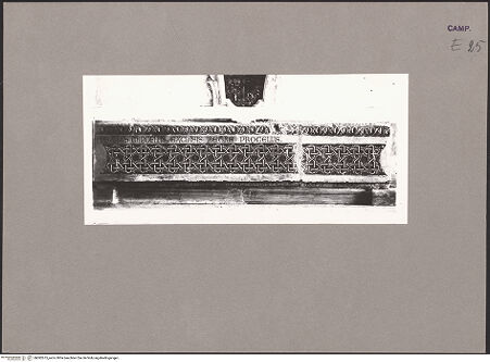 Vorderseite von ICCD [https://www.deutsche-digitale-bibliothek.de/content/lizenzen/rv-ez/] Fragment der Chorschranke (?) - Gesamtansicht, bh082675_recto. Foto.