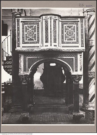 Vorderseite von ICCD [https://www.deutsche-digitale-bibliothek.de/content/lizenzen/rv-ez/] Frontalansicht vom Mittelschiff, bh082680_recto. Foto.