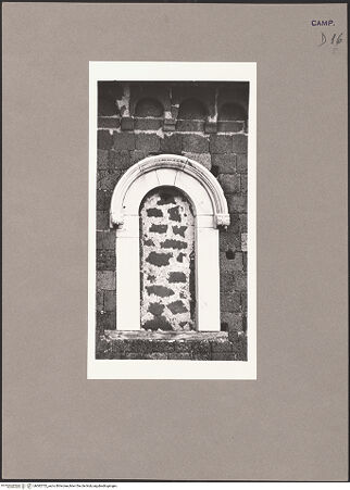 Vorderseite von ICCD [https://www.deutsche-digitale-bibliothek.de/content/lizenzen/rv-ez/] DuomoSüdwestfassade - Drittes Obergadenfenster, bh082752_recto. Foto.