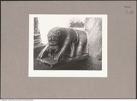 Vorderseite von ICCD [https://www.deutsche-digitale-bibliothek.de/content/lizenzen/rv-ez/] HauptportalLöwen seitlich des Portals - Löwe links, bh082755_recto. Foto.