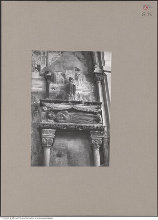 Vorderseite von Soergel, Gerda [https://www.deutsche-digitale-bibliothek.de/content/lizenzen/rv-fz/] Grabmal des Raimondo Orsini del Balzo (gest. 1406) - Teilansicht, bh082759_recto. Foto: Soergel, Gerda.