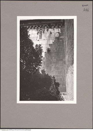 Vorderseite von ICCD [https://www.deutsche-digitale-bibliothek.de/content/lizenzen/rv-ez/] DuomoSüdwestfassade - Detail und fünftes Fenster des Seitenschiffes, bh082820_recto. Foto.