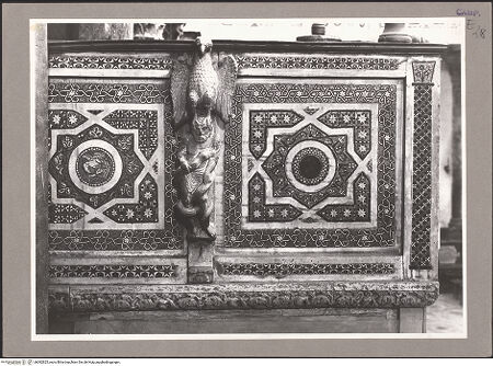 Vorderseite von ICCD [https://www.deutsche-digitale-bibliothek.de/content/lizenzen/rv-ez/] Brüstung des Kanzelkörpers - Detail einer Platte, bh082825_recto. 
         .