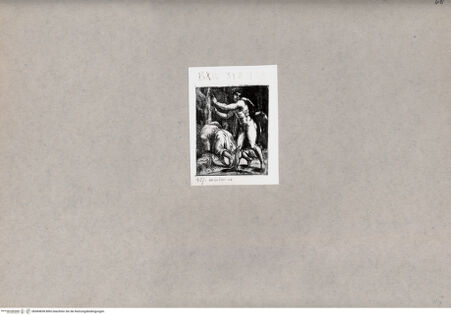 Vorderseite von  [http://creativecommons.org/publicdomain/mark/1.0/] Zwei Männer, einer davon nackt - , bh084838. Foto.