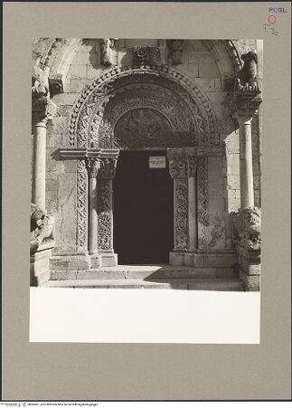 Vorderseite von Hutzel, Max [https://www.deutsche-digitale-bibliothek.de/content/lizenzen/rv-ez/] Portal der Nordseite - Teilansicht, bh085001_recto. Foto: Hutzel, Max.