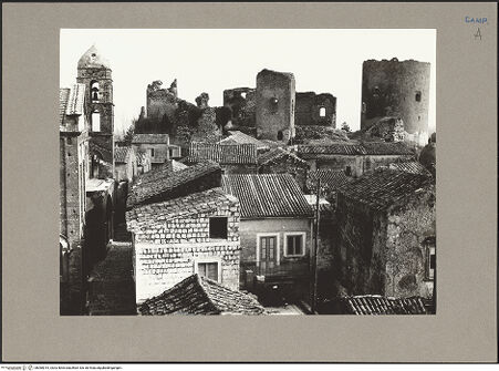 Vorderseite von Hutzel, Max [https://www.deutsche-digitale-bibliothek.de/content/lizenzen/rv-ez/] Kastell - Gesamtansicht von Westen, bh085015_recto. Foto: Hutzel, Max.