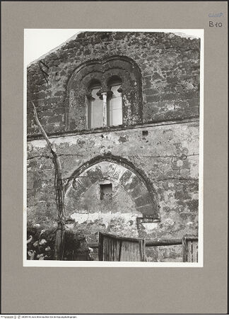 Vorderseite von Hutzel, Max [https://www.deutsche-digitale-bibliothek.de/content/lizenzen/rv-ez/] Casa Ferraiuolo - Fassade, bh085154_recto. Foto: Hutzel, Max.