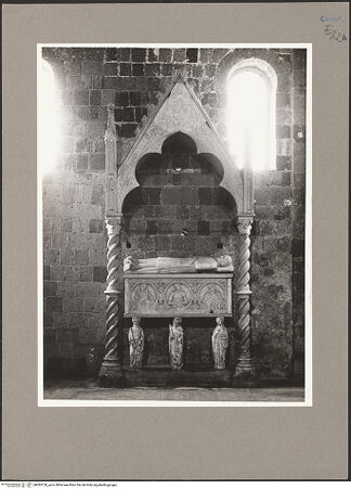 Vorderseite von Hutzel, Max [https://www.deutsche-digitale-bibliothek.de/content/lizenzen/rv-ez/] Grabmal des Graf Francesco II della Ratta - Gesamtansicht, bh085158_recto. Foto: Hutzel, Max.