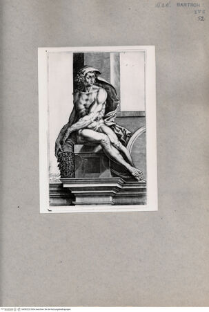 Vorderseite von  [http://creativecommons.org/publicdomain/mark/1.0/] Skulptur eines Mannes  (Architekturelement) - , bh085220. Foto.