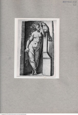 Vorderseite von  [http://creativecommons.org/publicdomain/mark/1.0/] Junge Frau mit einem Flügelhelm (Roma?) - , bh085294. Foto.