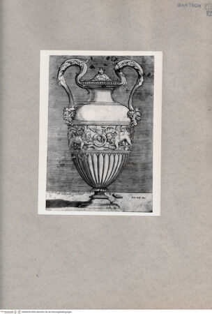 Vorderseite von  [http://creativecommons.org/publicdomain/mark/1.0/] Vase mit Löwendekoration - , bh085395. Foto.