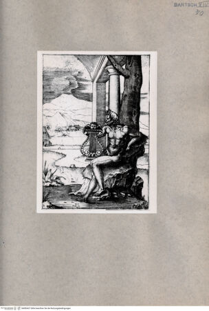 Vorderseite von  [http://creativecommons.org/publicdomain/mark/1.0/] Unbekleideter Mann mit einer Lyra - , bh085427. Foto.