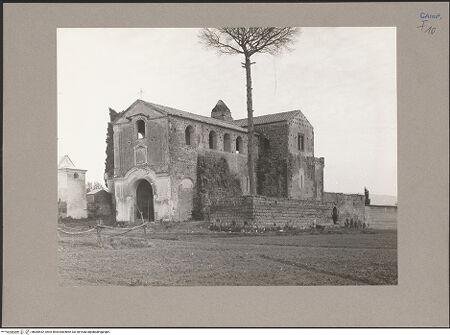 Vorderseite von Hutzel, Max [https://www.deutsche-digitale-bibliothek.de/content/lizenzen/rv-ez/] Santa Maria a MarcianoWestfassade - Seitenansicht von Südwesten, bh085432_recto. Foto: Hutzel, Max.