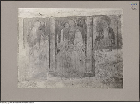 Vorderseite von Hutzel, Max [https://www.deutsche-digitale-bibliothek.de/content/lizenzen/rv-ez/] KapellendekorationMadonna zwischen den heiligen Johannes dem Evangelisten und Jakobus dem Älteren - Gesamtansicht, bh085443_recto. Foto: Hutzel, Max.