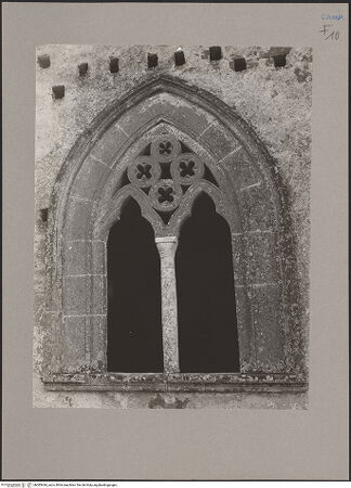 Vorderseite von Hutzel, Max [https://www.deutsche-digitale-bibliothek.de/content/lizenzen/rv-ez/] Santa Maria a Marciano - Nordquerhausarm, Detail: Fenster, bh085444_recto. Foto: Hutzel, Max.