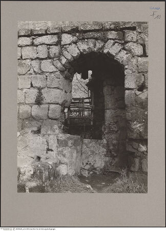 Vorderseite von Hutzel, Max [https://www.deutsche-digitale-bibliothek.de/content/lizenzen/rv-ez/] Santa Maria a Marciano - Detail der Außenmauer, bh085445_recto. Foto: Hutzel, Max.