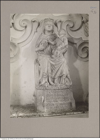 Vorderseite von Hutzel, Max [https://www.deutsche-digitale-bibliothek.de/content/lizenzen/rv-ez/] Madonna - Gesamtansicht, bh085469_recto. Foto: Hutzel, Max.