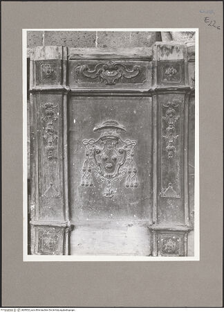 Vorderseite von Hutzel, Max [https://www.deutsche-digitale-bibliothek.de/content/lizenzen/rv-ez/] Erscheinungen des Erzengels Michael auf dem Monte Gargano - Detail (Wappen der Familie Pignatelli), bh085522_recto. Foto: Hutzel, Max.