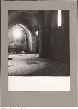 Vorderseite von Hutzel, Max [https://www.deutsche-digitale-bibliothek.de/content/lizenzen/rv-ez/] Santa Maria a Marciano - Blick in Richtung Hauptaltar, bh085669_recto. Foto: Hutzel, Max.