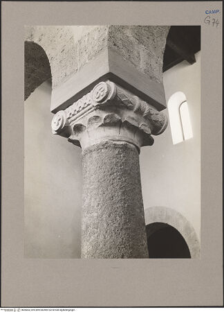 Vorderseite von Hutzel, Max [https://www.deutsche-digitale-bibliothek.de/content/lizenzen/rv-ez/] KapitelleZweites Kapitell rechts - Seitenansicht, bh085684_recto. Foto: Hutzel, Max.