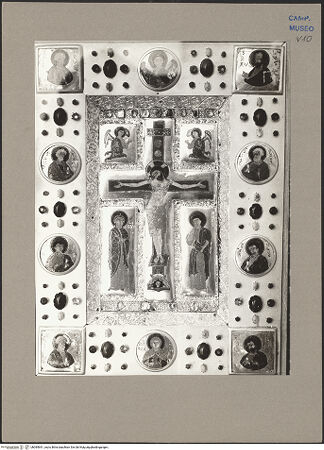 Vorderseite von Hutzel, Max [https://www.deutsche-digitale-bibliothek.de/content/lizenzen/rv-ez/] Einband des Evangeliars bischofs Alfanus - Majestas Domini, bh085691_recto. Foto: Hutzel, Max.