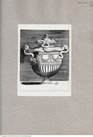 Vorderseite von  [http://creativecommons.org/publicdomain/mark/1.0/] Vase - , bh085888. Foto.