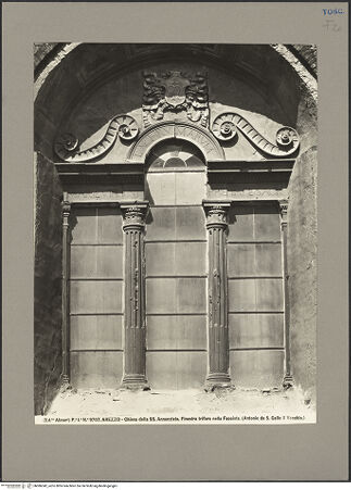 Vorderseite von Alinari [https://www.deutsche-digitale-bibliothek.de/content/lizenzen/rv-ez/] Santissima AnnunziataHauptfassade - Mittelfenster, bh086342_recto. Foto.