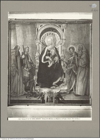 Vorderseite von Alinari [https://www.deutsche-digitale-bibliothek.de/content/lizenzen/rv-ez/] Madonna zwischen den heiligen Benedikt, Michael, Johannes dem Täufer, Romualdus; Kreuzigung - Gesamtansicht, bh086383_recto. Foto.