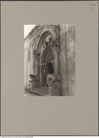 Vorderseite von unbekannt [https://www.deutsche-digitale-bibliothek.de/content/lizenzen/rv-fz/] Portal der Nordseite - Seitenansicht, bh087025_recto. Foto.