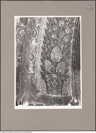 Vorderseite von Sopr. BAS NA [https://www.deutsche-digitale-bibliothek.de/content/lizenzen/rv-ez/] MosaikdekorationPalmetten - Linke Seite, Detail, bh088051_recto. Foto.