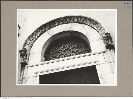 Vorderseite von Hutzel, Max [https://www.deutsche-digitale-bibliothek.de/content/lizenzen/rv-ez/] Archivolte und Tympanon, bh088146_recto. Foto.